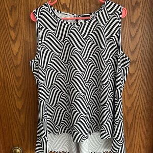 Chic Black and White Sleeveless Top